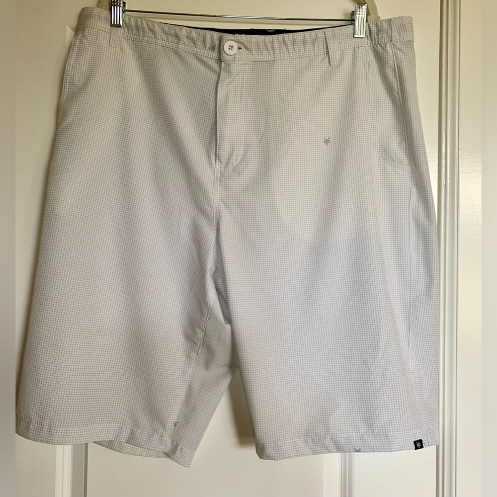 LN MENS ZOO YORK SHORTS. FLAT FRONT, SIDE POCKETS. BUTTON FRONT & ZIPPER